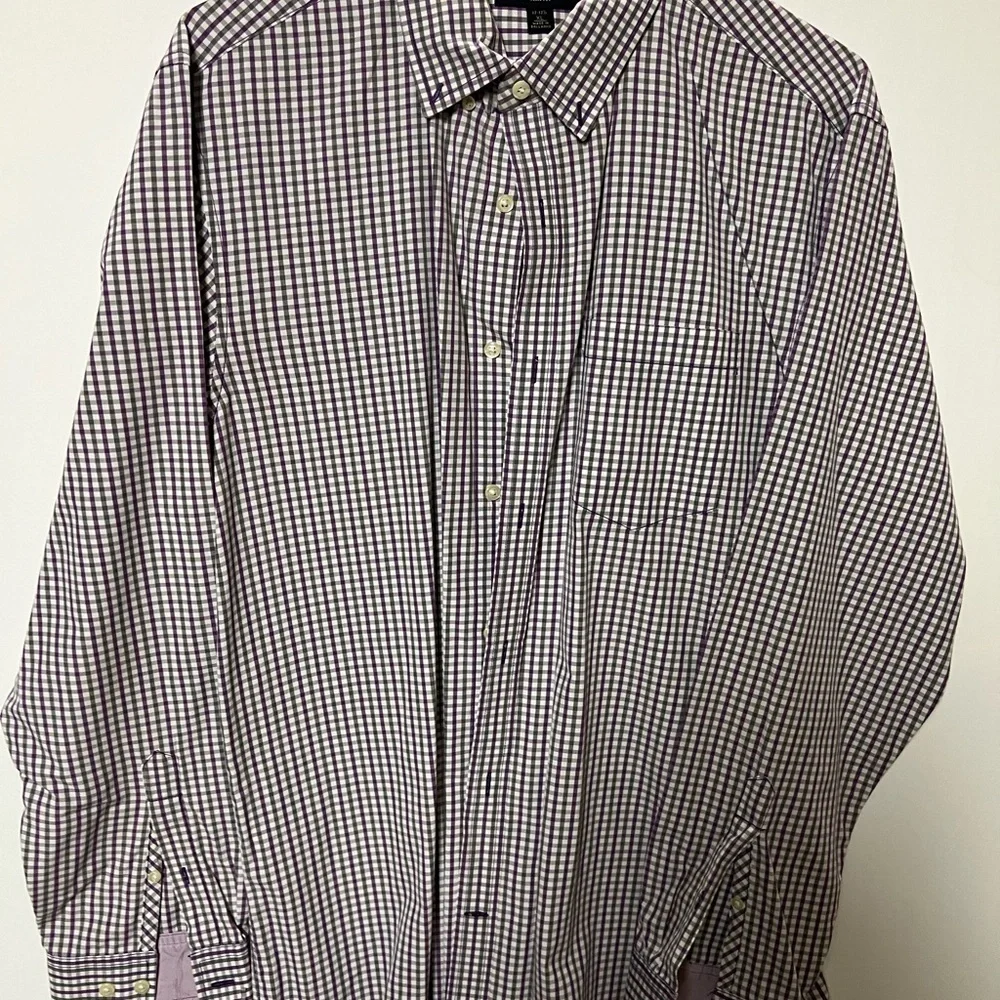 BANANA REPUBLIC PURPLE/LIGHT BLACK/WHITE CHECKED SHIRT